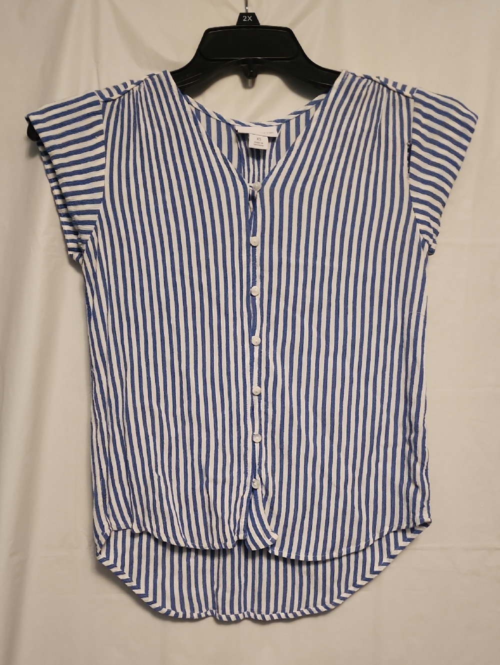 Liz Claiborne Blue & White Vertical Stripe Button-Front Cap Sleeve Top